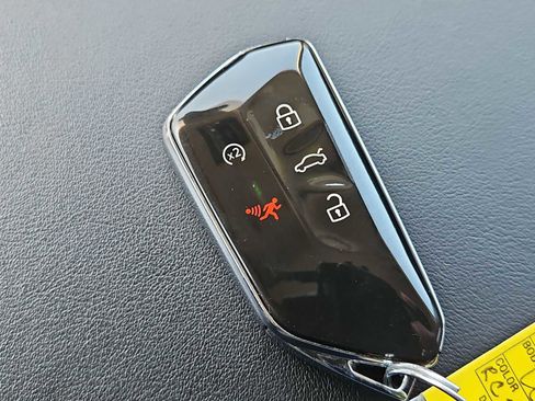 Used 2024 Volkswagen Atlas SE AWD/4WD image 35