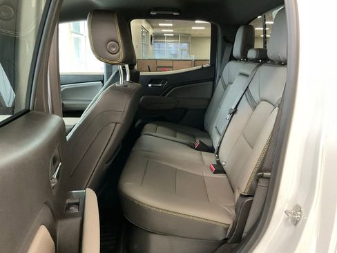 Used 2026 Chevrolet Colorado ZR2 w/ Technology Package AWD/4WD image 22