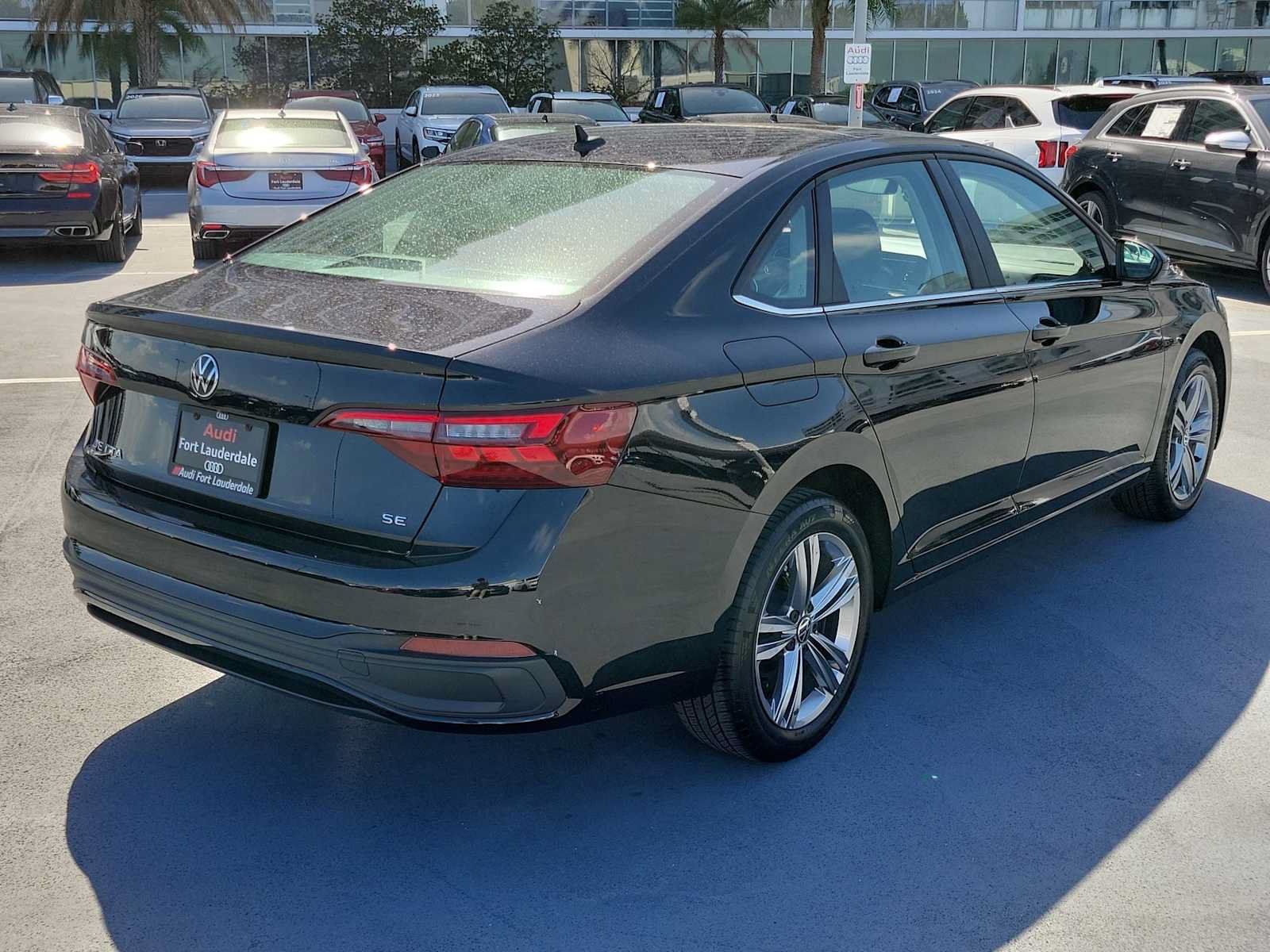 Used 2023 Volkswagen Jetta SE w/ Panoramic Sunroof Package FWD image 6