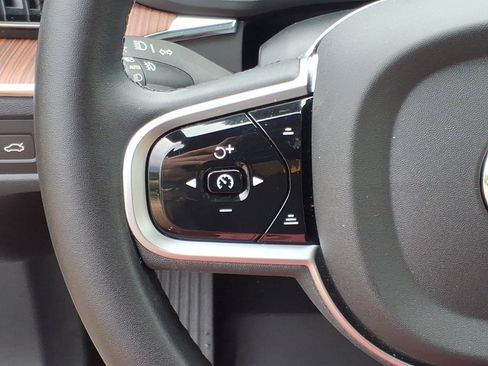 Used 2025 Volvo XC60 B5 Ultra AWD/4WD image 19