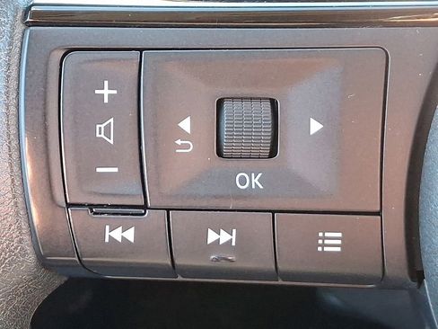 Used 2023 Nissan Rogue SV image 21