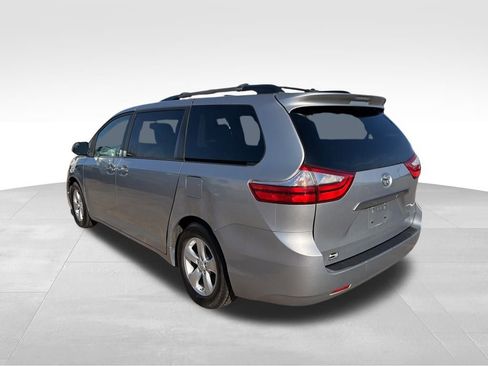Used 2015 Toyota Sienna LE image 3