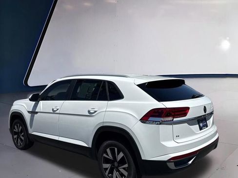 Used 2021 Volkswagen Atlas Cross Sport SE FWD image 4