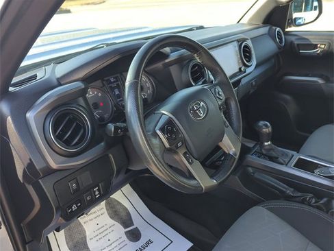Used 2020 Toyota Tacoma TRD Sport image 10