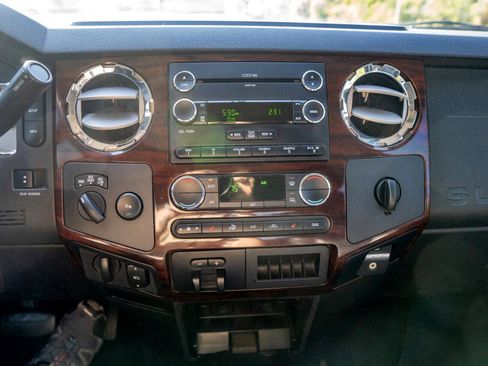 Used 2009 Ford F250 Lariat image 17