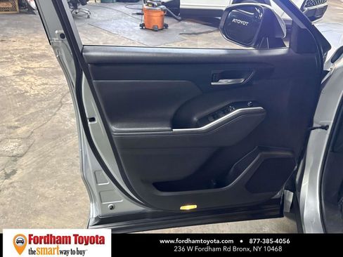 Used 2020 Toyota Highlander XLE image 13