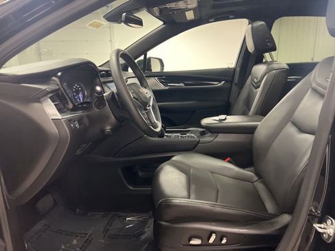 Certified 2025 Cadillac XT5 Premium Luxury AWD/4WD image 8