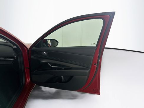 Used 2025 Hyundai Elantra Limited FWD image 33