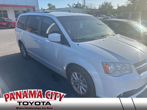 Used 2018 Dodge Grand Caravan SXT w/ Driver Convenience Group image 1
