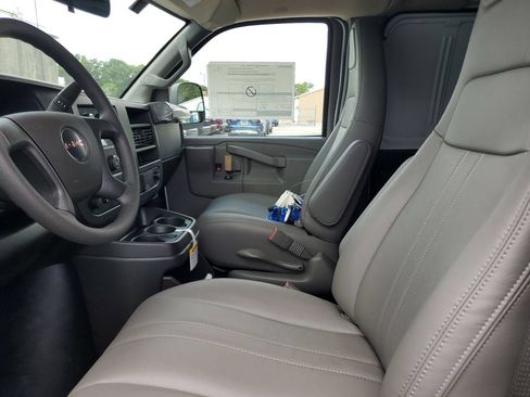New 2026 GMC Savana 2500 Extended RWD image 18