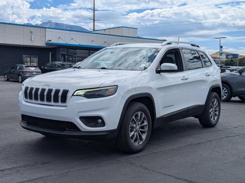 Used 2019 Jeep Cherokee Latitude Plus w/ Cold Weather Group AWD/4WD image 9