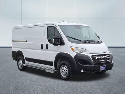 Used 2025 RAM ProMaster 2500 w/ U-Haul Equipment Group FWD image 8
