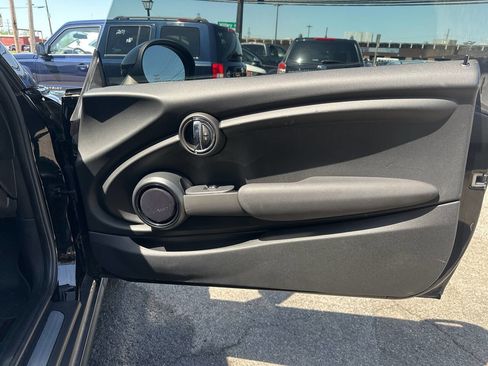 Used 2018 MINI Cooper 2-Door Hardtop image 22