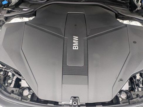 Used 2025 BMW i7 eDrive50 w/ M Sport Package image 23