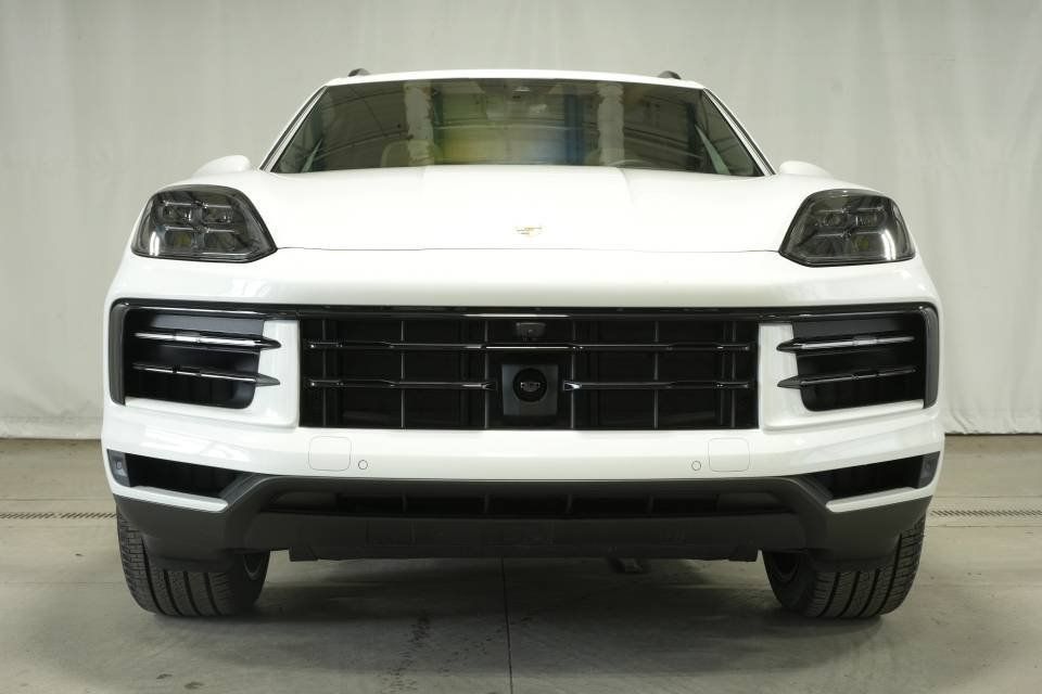 Certified 2026 Porsche Cayenne AWD/4WD image 11