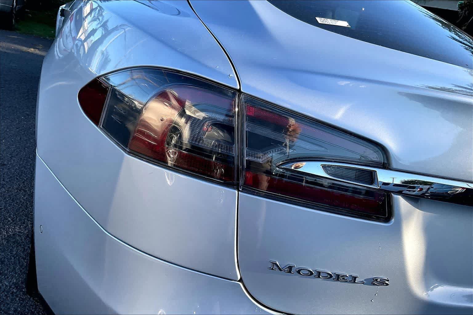 Used 2016 Tesla Model S 70 RWD image 32