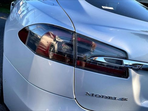 Used 2016 Tesla Model S 70 RWD image 32