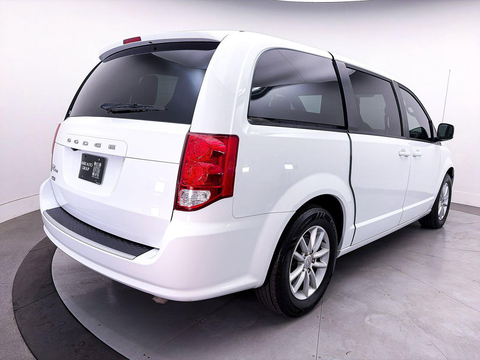 Used 2020 Dodge Grand Caravan SE FWD image 8