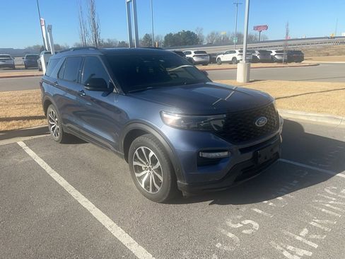 Used 2020 Ford Explorer ST image 2