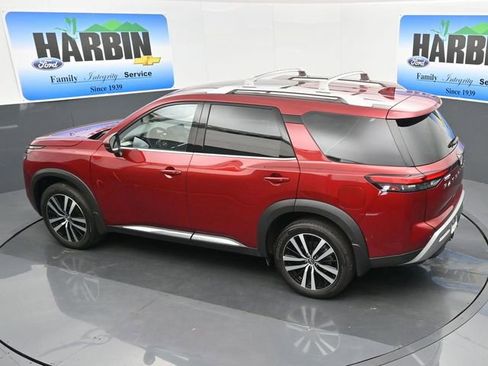 Used 2024 Nissan Pathfinder Platinum w/ Cargo Package image 27