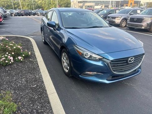Used 2018 MAZDA MAZDA3 Sport FWD image 2