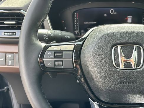 Certified 2025 Honda Pilot Elite image 17