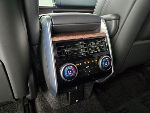 Used 2024 Land Rover Range Rover Long Wheelbase SE AWD/4WD image 13