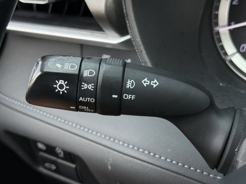 Used 2023 Toyota Highlander LE AWD/4WD image 22