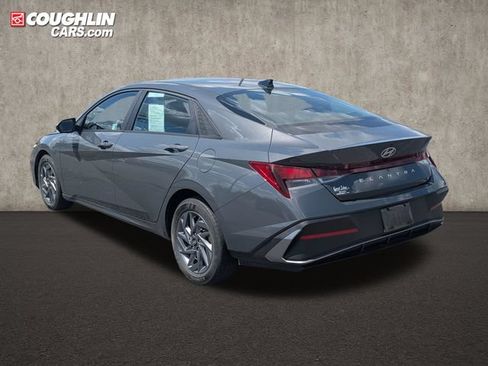 Certified 2024 Hyundai Elantra SEL FWD image 5