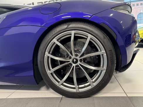 Used 2023 McLaren Artura image 17