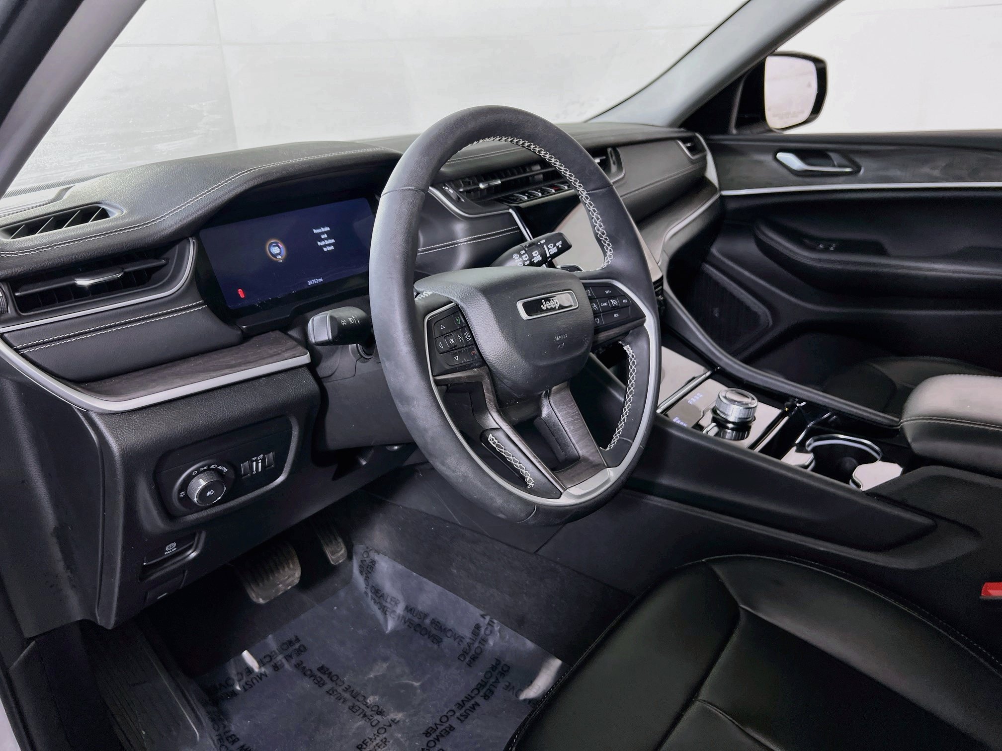 Used 2023 Jeep Grand Cherokee Limited AWD/4WD image 9
