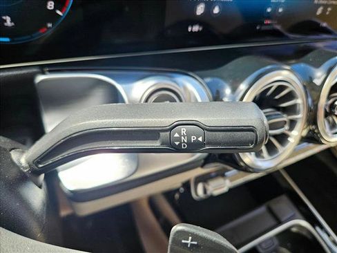 Used 2023 Mercedes-Benz GLB 250 image 12