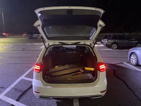 Used 2018 Volkswagen Golf SEL image 18