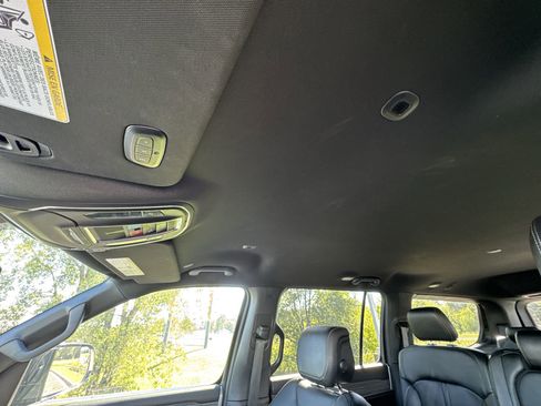 Used 2024 Jeep Wagoneer Series III w/ Flexible Seating Group image 22