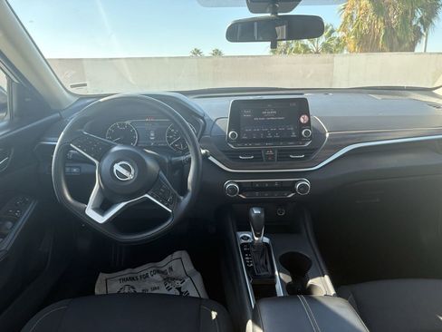 Used 2025 Nissan Altima 2.5 SV image 19