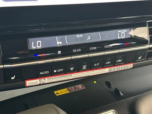 Used 2026 Toyota Sienna XLE FWD image 26