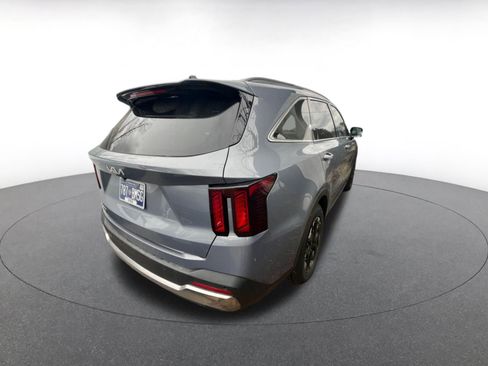 Used 2024 Kia Sorento S image 6