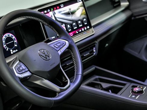 New 2026 Volkswagen Tiguan SE AWD/4WD image 9