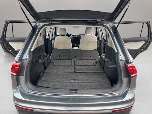 Certified 2020 Volkswagen Tiguan SE image 32