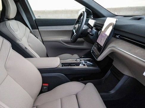 New 2025 Volvo EX90 Plus image 15