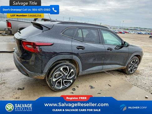 Used 2025 Chevrolet Trax RS w/ Sunroof Package FWD image 4