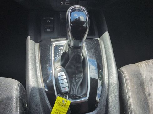 Used 2019 Nissan Rogue SV w/ Premium Package AWD/4WD image 18