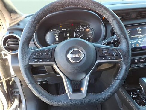 Used 2023 Nissan Kicks SR image 14