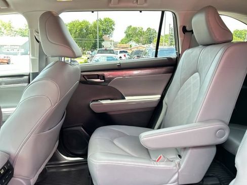 Used 2022 Toyota Highlander Platinum AWD/4WD image 19
