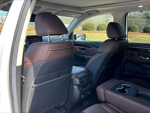 Used 2025 Honda Pilot Elite image 22