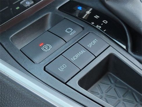 Used 2019 Toyota RAV4 Limited image 32