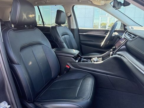 Used 2023 Jeep Grand Cherokee Limited w/ Luxury Tech Group II image 34