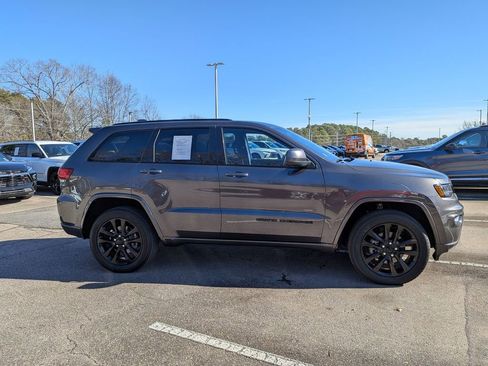Used 2019 Jeep Grand Cherokee Altitude image 6