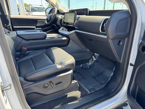 Used 2025 Ford Expedition Platinum AWD/4WD image 29