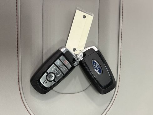 Used 2025 Ford Expedition Active AWD/4WD image 40